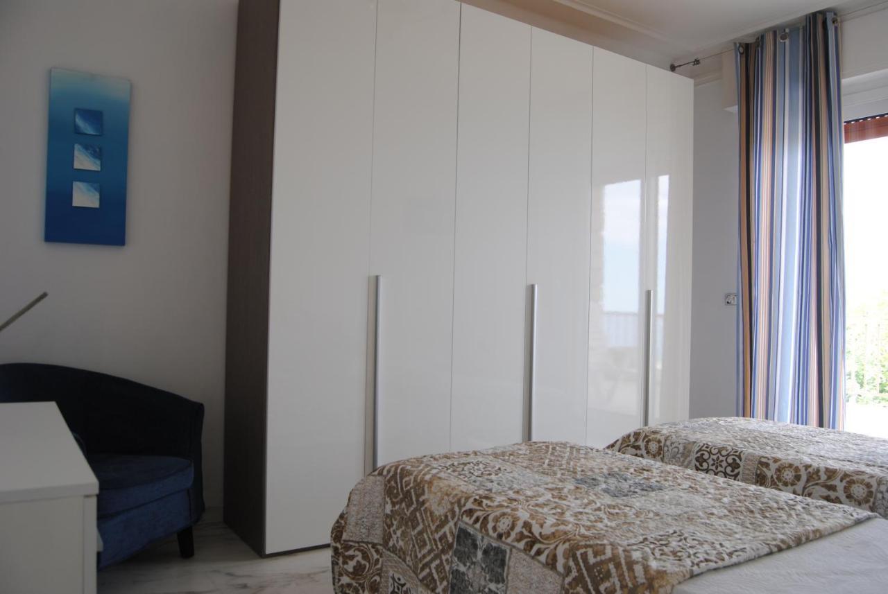 Gaiavacanze Beach Apartment บอร์ดิเกรา ภายนอก รูปภาพ