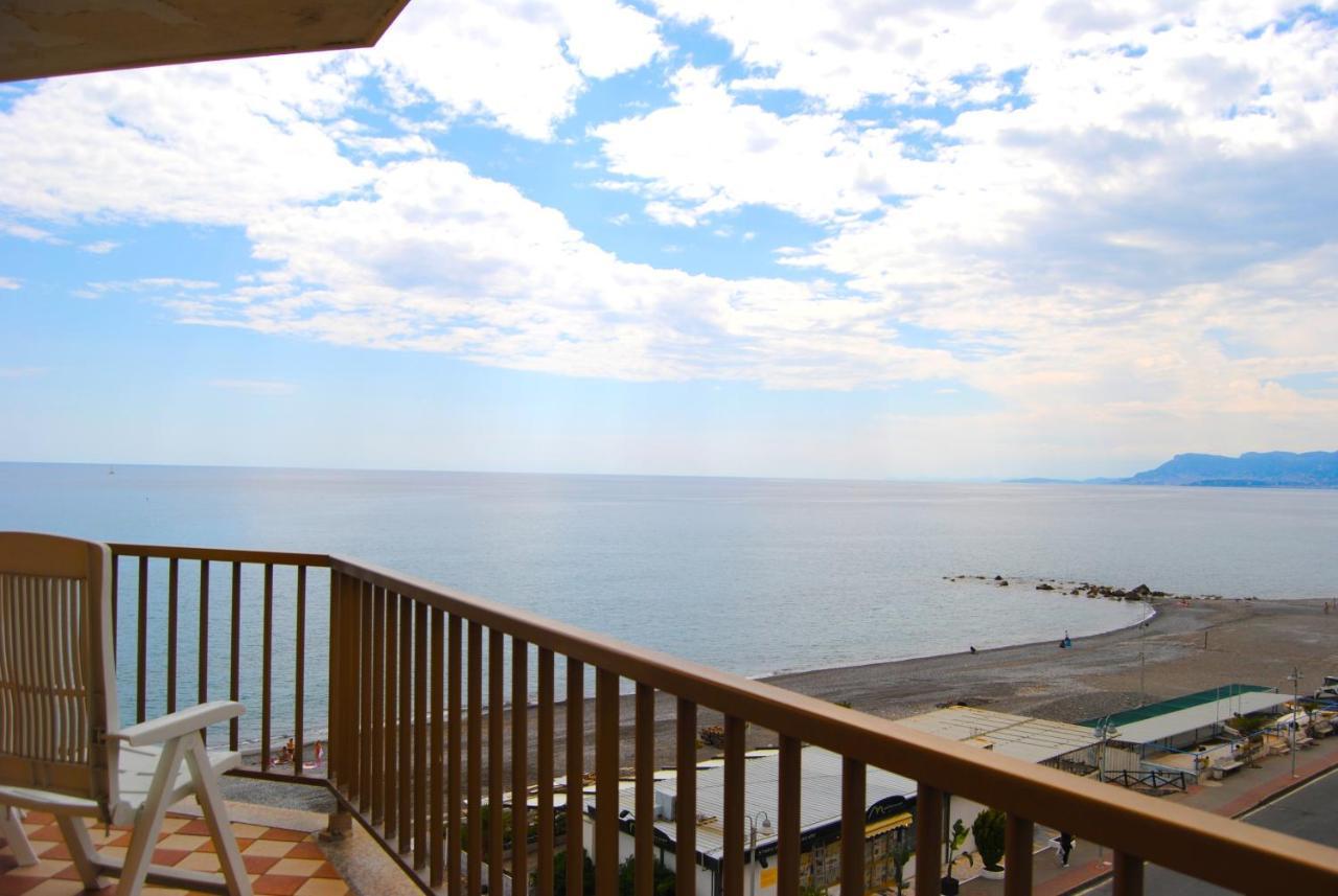 Gaiavacanze Beach Apartment บอร์ดิเกรา ภายนอก รูปภาพ
