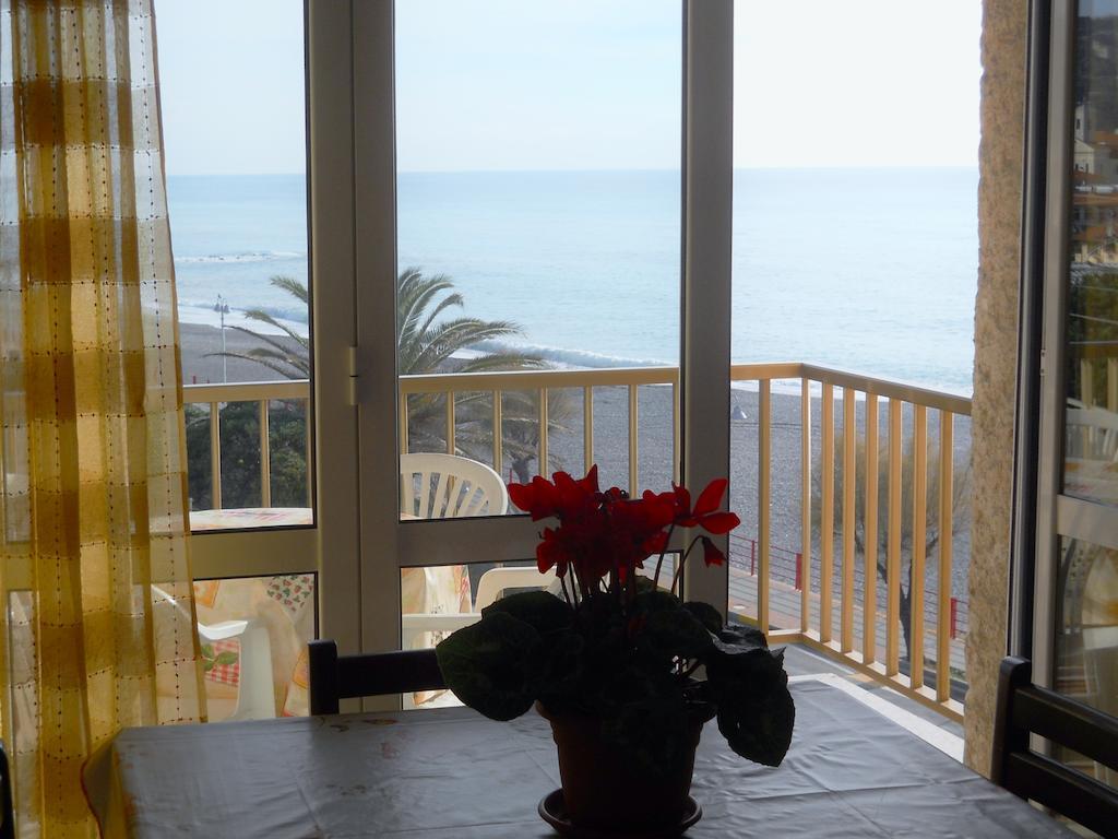 Gaiavacanze Beach Apartment บอร์ดิเกรา ห้อง รูปภาพ