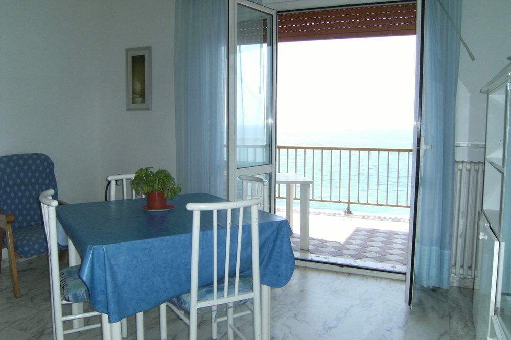 Gaiavacanze Beach Apartment บอร์ดิเกรา ภายนอก รูปภาพ