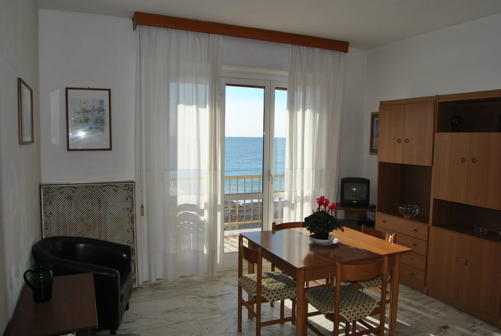 Gaiavacanze Beach Apartment บอร์ดิเกรา ภายนอก รูปภาพ